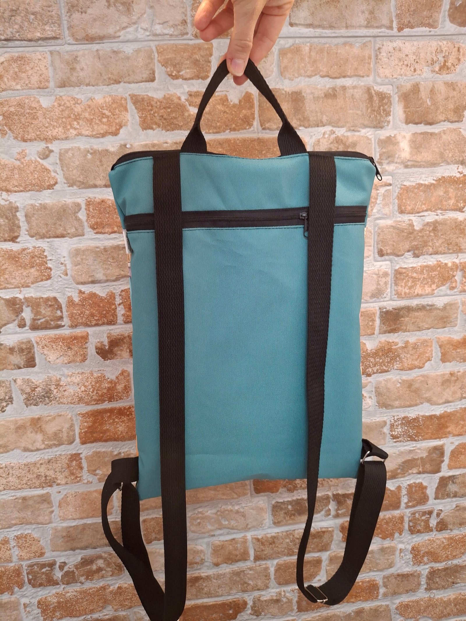 Mochila "Leer en el sofá" con cremallera antirrobo - Imagen 4